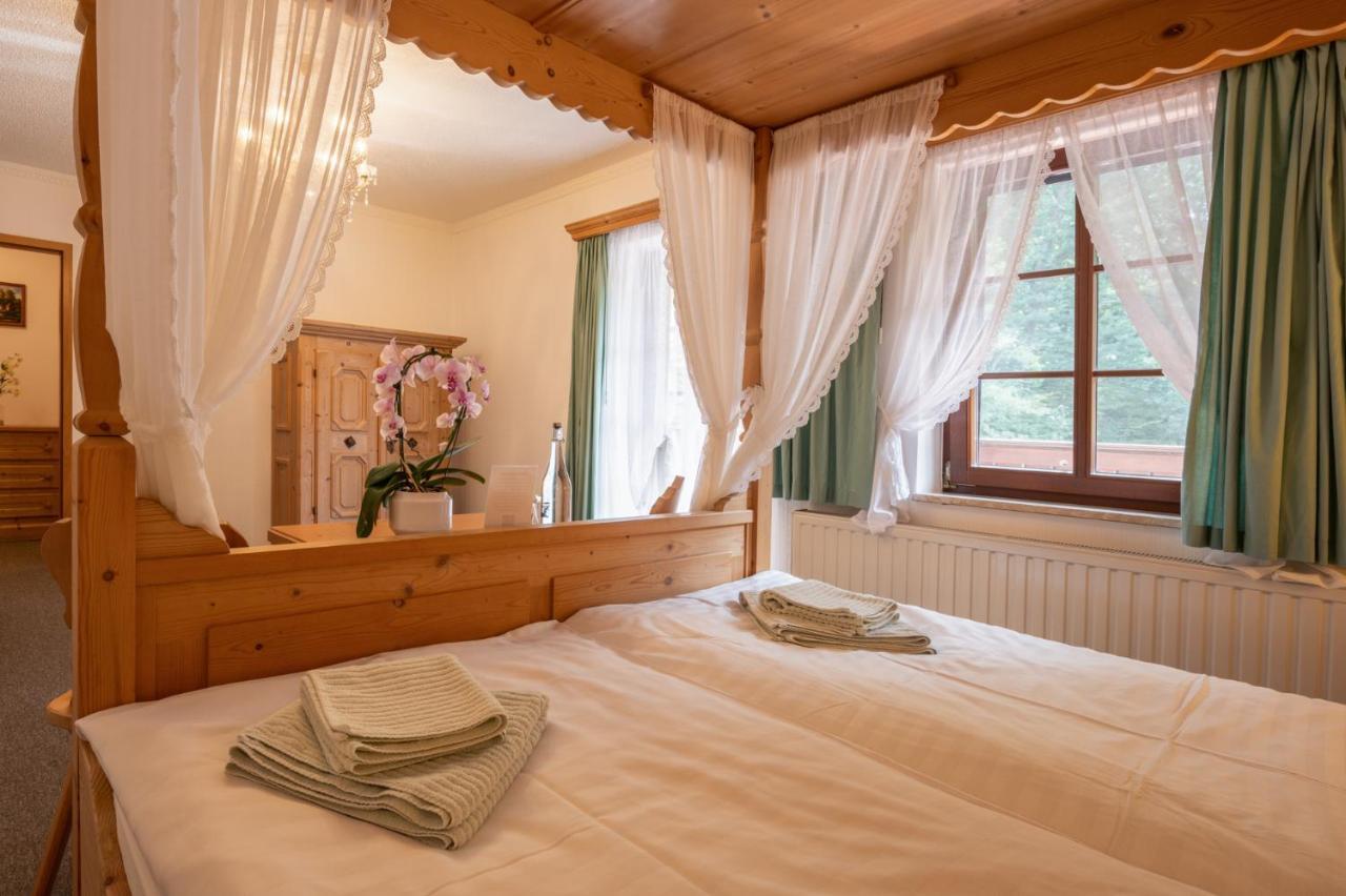 Zur Margarethenmuehle - Landgasthof Und Waldhotel Rosswein Exterior foto